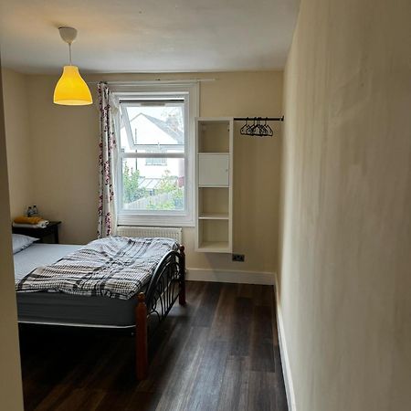 Nice And Pleasant Thornton Heath Экстерьер фото