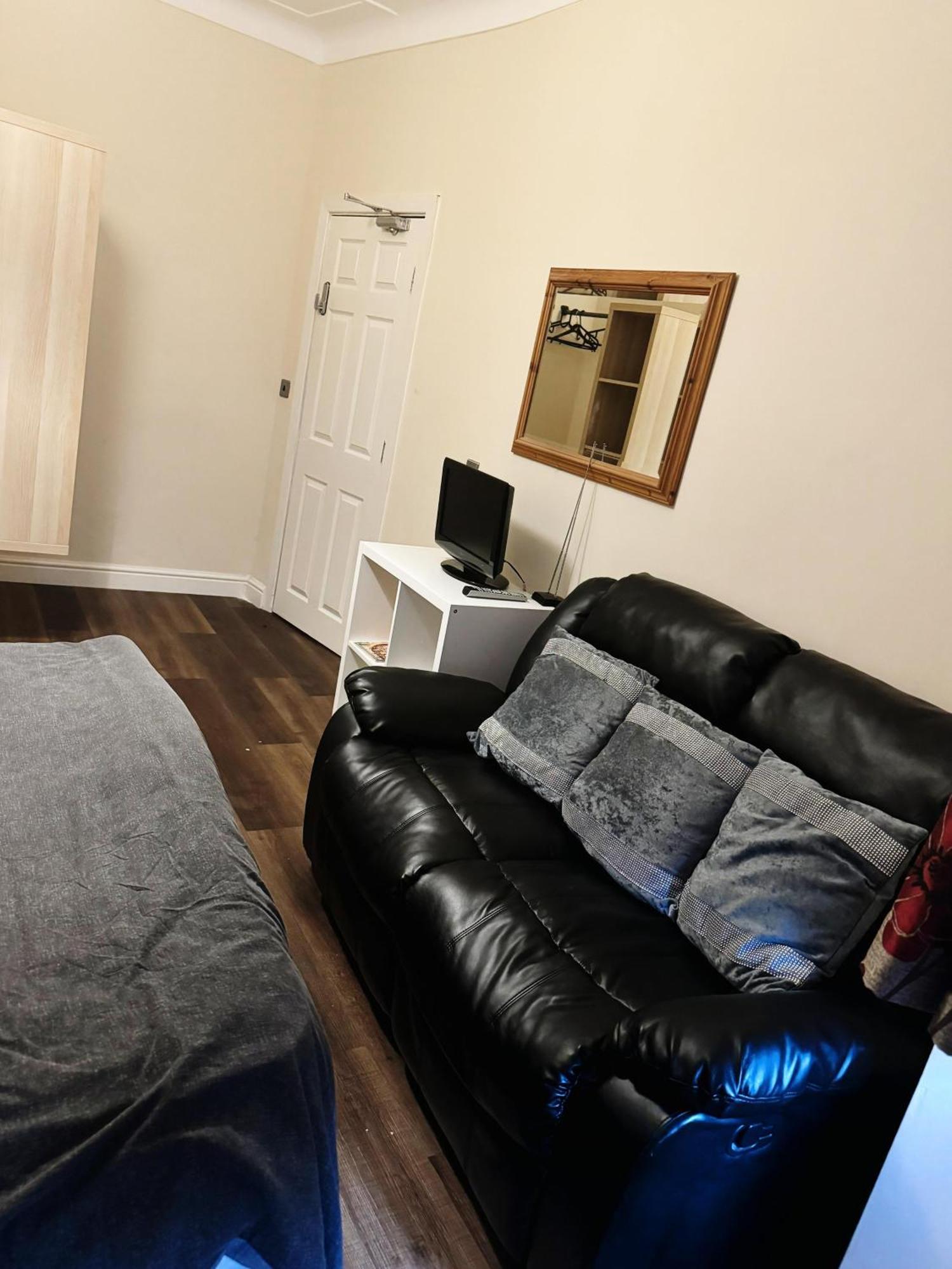 Nice And Pleasant Thornton Heath Экстерьер фото