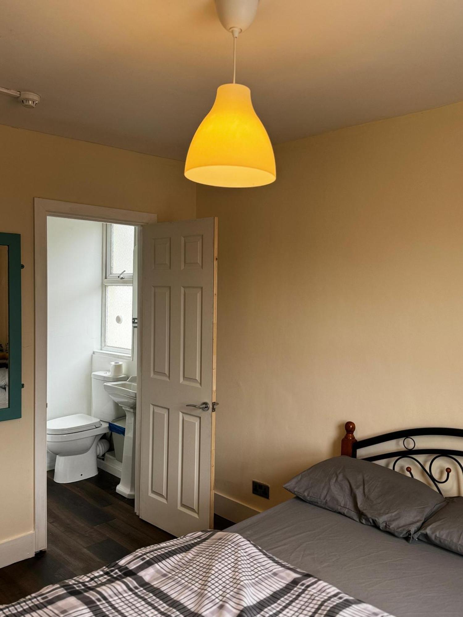 Nice And Pleasant Thornton Heath Экстерьер фото